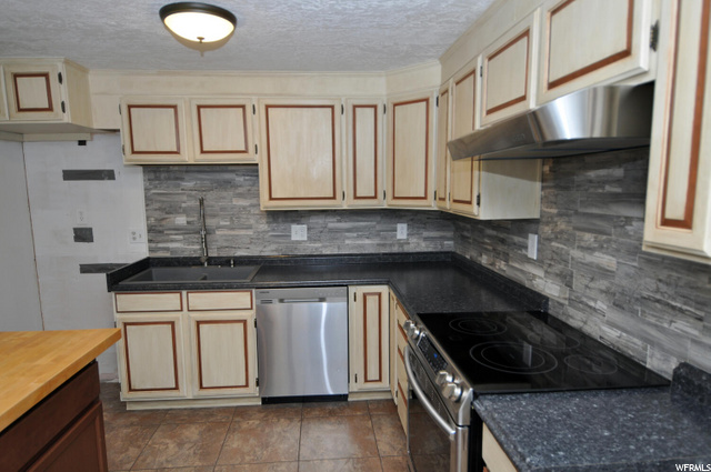 876 Sapphire Dr, Layton, UT 84041 — photo 9