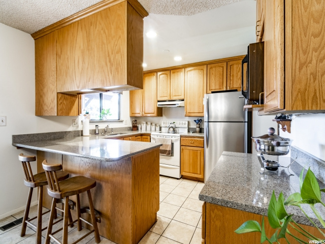 781 E Grenoble Dr, Midvale, UT 84047 — photo 7