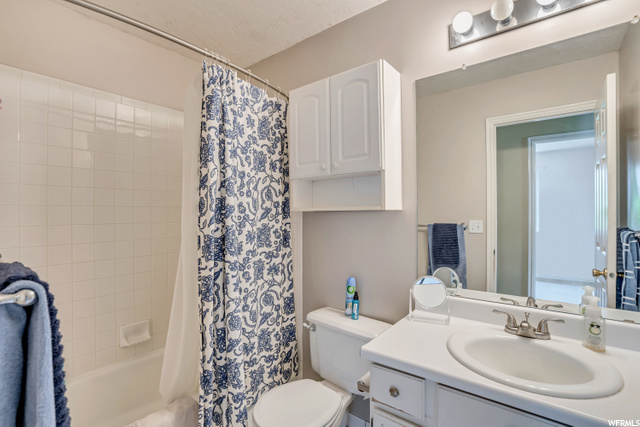 upstairs main bath