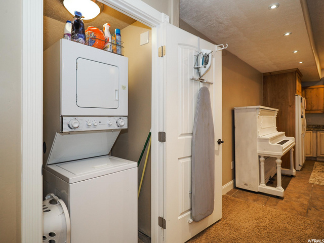 Washer/Dryer Downstairs Included