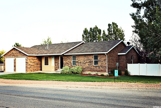 LANDSCAPED YARD/SPRINKLER SYSTEM