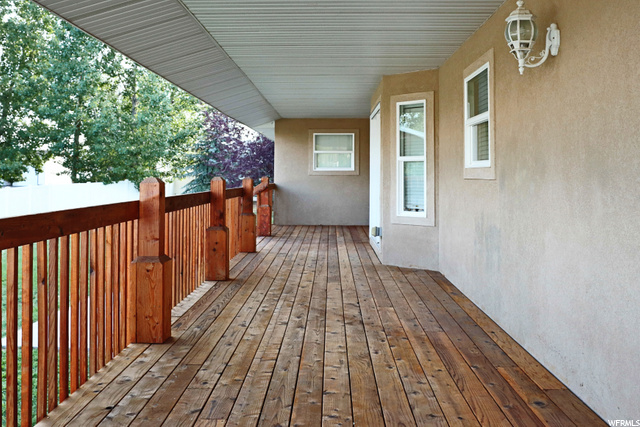 REDWOOD DECK - Newly Refinished