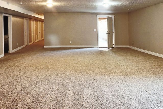 GREAT ROOM - BASEMENT WALKOUT