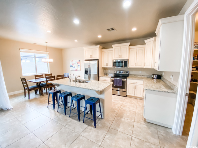 Great Kitchen with lots of storage
