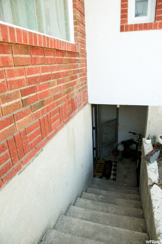 Exterior entrance for basement apt