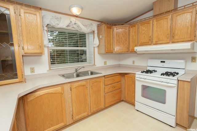 335 E 100 N, Monroe, UT 84754 — photo 9