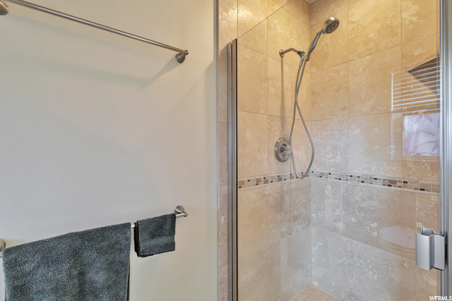Main Level Master Bath