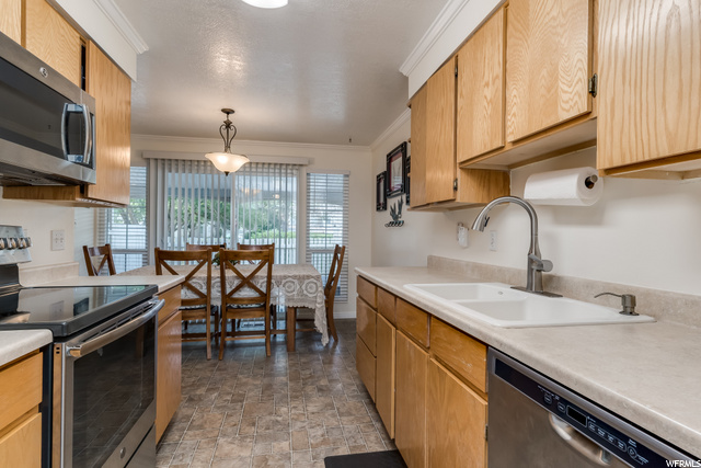88 W Brookside Ln, Centerville, UT 84014 — photo 10