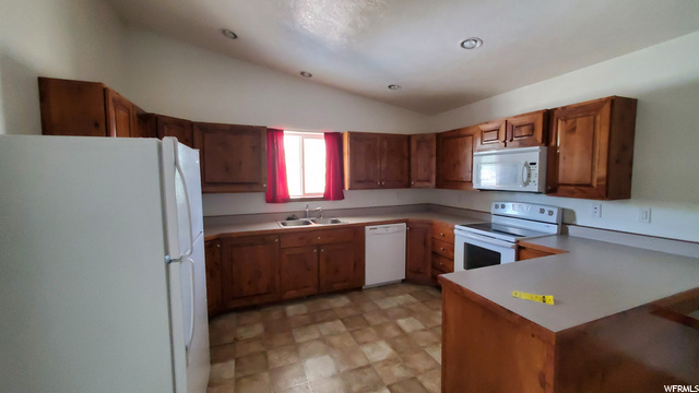 580 E Main St, Myton, UT 84052 — photo 3