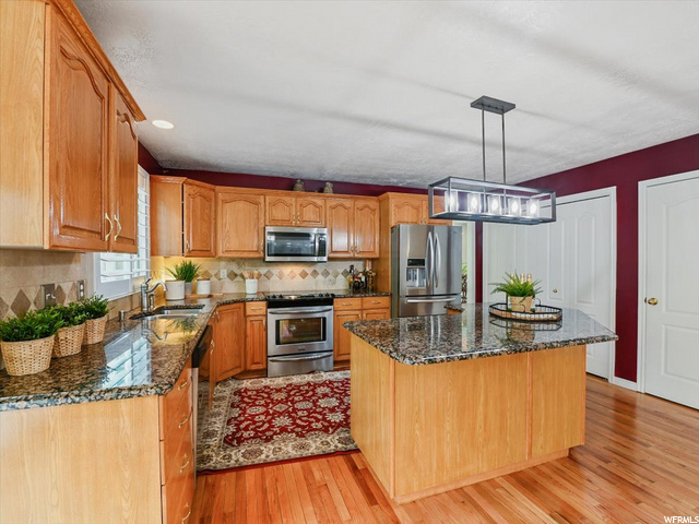 Large family kitchen, real hardwood flooring