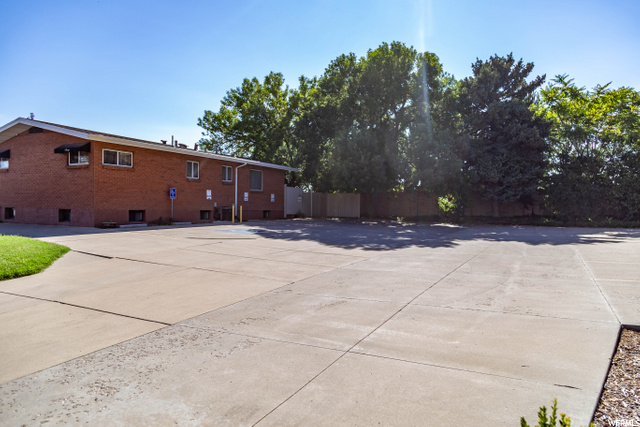 664 W Antelope Dr, Layton, UT 84041 — photo 2