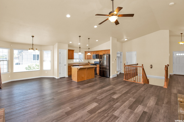905 E Sam Cir S, Clearfield, UT 84015 — photo 4