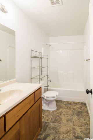 2nd Level Main Bath