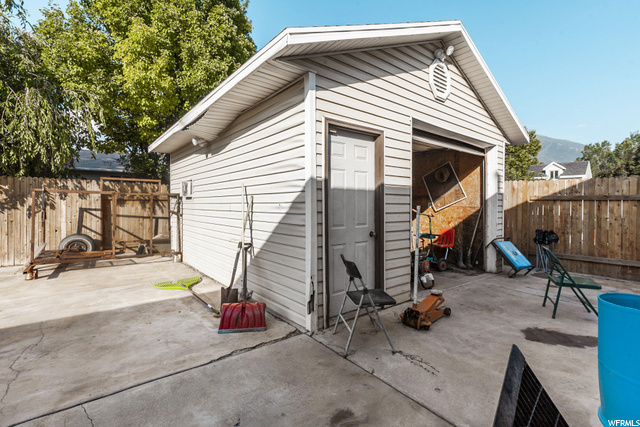 Detached 320 SQFT Garage/Shop