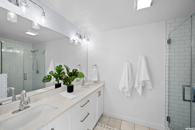 Primary En Suite Bathroom