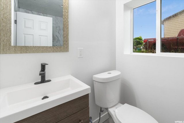 421 W 2225 S, Clearfield, UT 84015 — photo 9