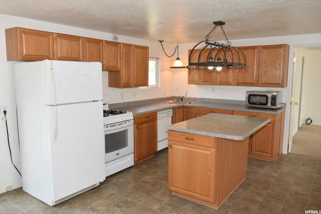 555 E Main St, Wellington, UT 84542 — photo 9