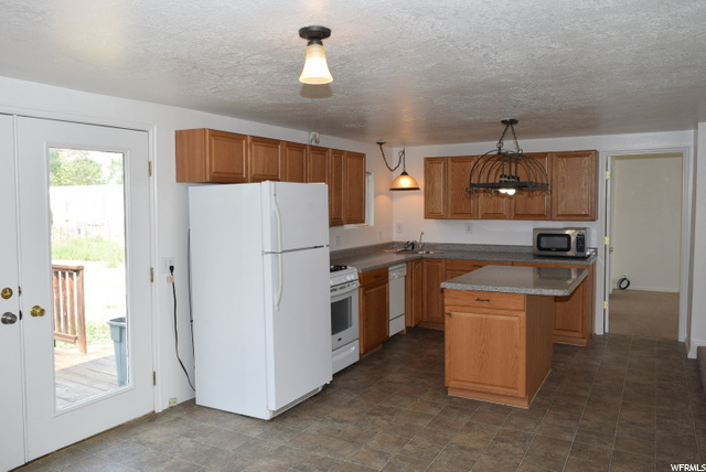 555 E Main St, Wellington, UT 84542 — photo 8