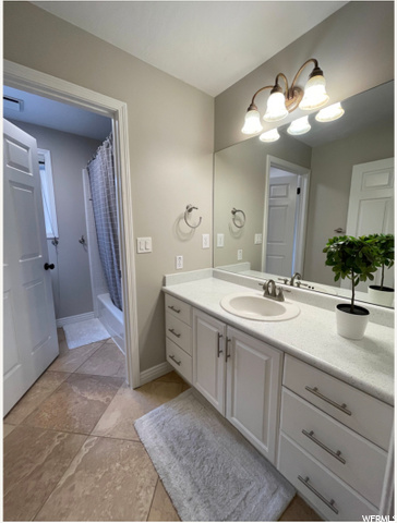 Upstairs full bath