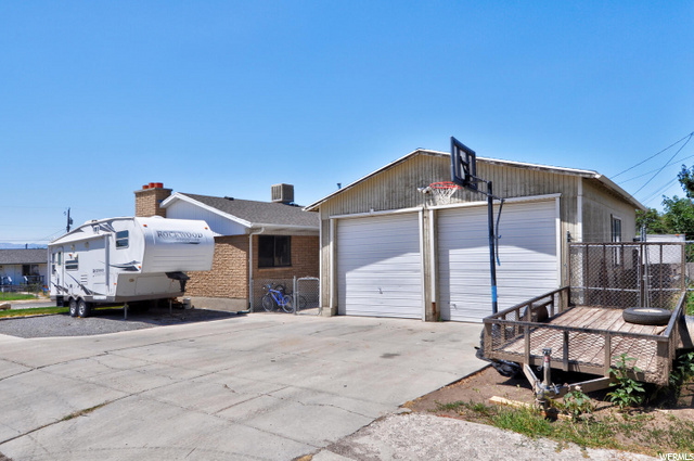 Detached Garage Exterior