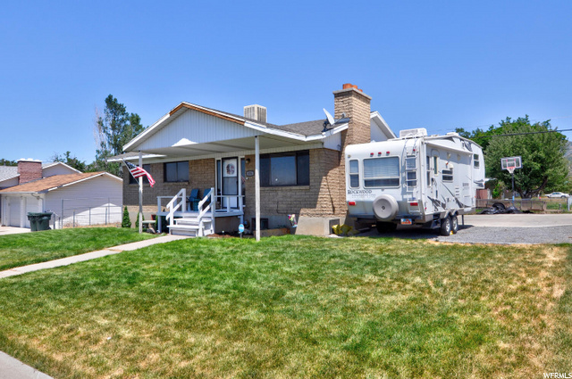 RV Parking on Side of House