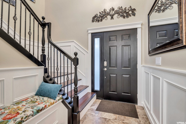 Grand Entry w/Custom Bench