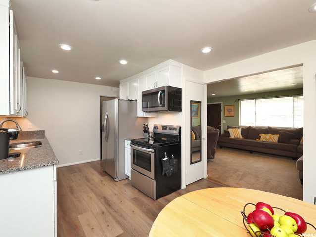 396 E 8260 S, Sandy, UT 84070 — photo 9
