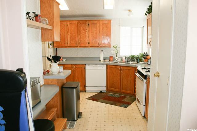 67 Sunset Dr, Layton, UT 84041 — photo 8