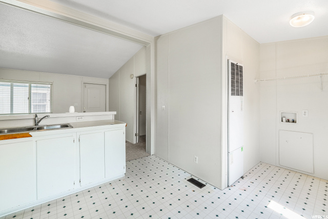 33 E Tiny Wood Dr S, Sandy, UT 84070 — photo 11