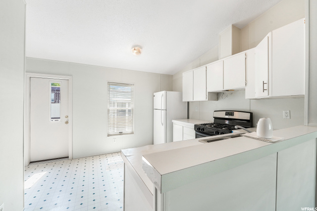 33 E Tiny Wood Dr S, Sandy, UT 84070 — photo 9
