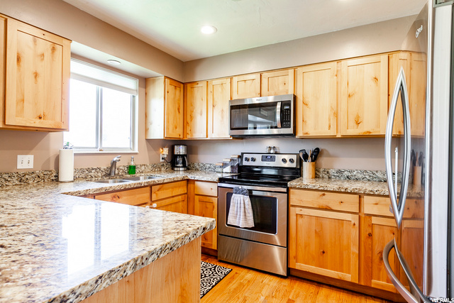 11257 S Wolf Point Cir E, Sandy, UT 84070 — photo 6