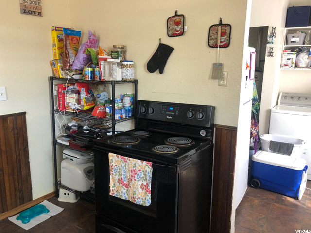 990 E Main St, Wellington, UT 84542 — photo 9
