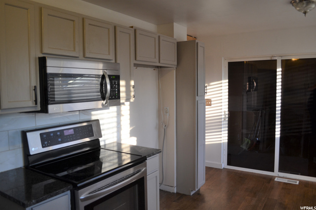 433 Fern Dr, Clearfield, UT 84015 — photo 3