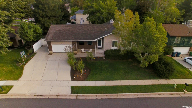2193 E Gyrfalcon Dr, Sandy, UT 84092 — photo 2