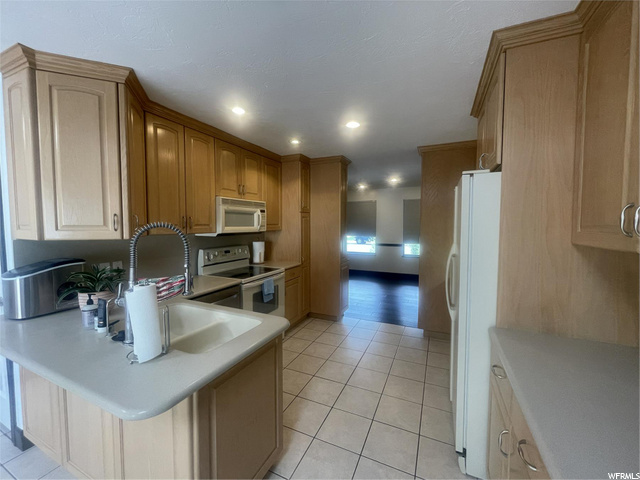 2193 E Gyrfalcon Dr, Sandy, UT 84092 — photo 6