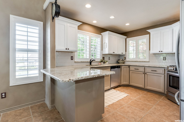 1011 E Daybreak Dr, South Ogden, UT 84403 — photo 7
