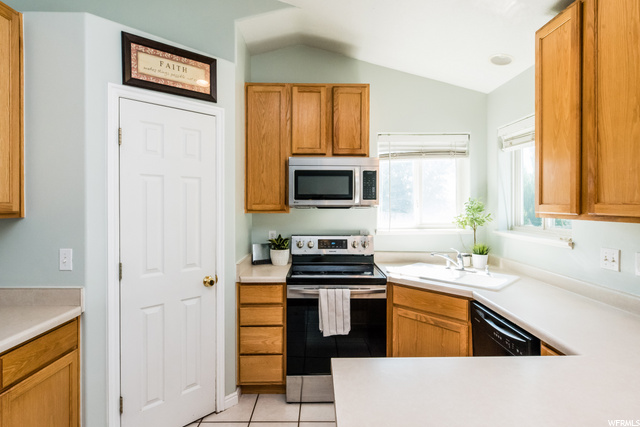 1064 W 325 N, Hyrum, UT 84319 — photo 7