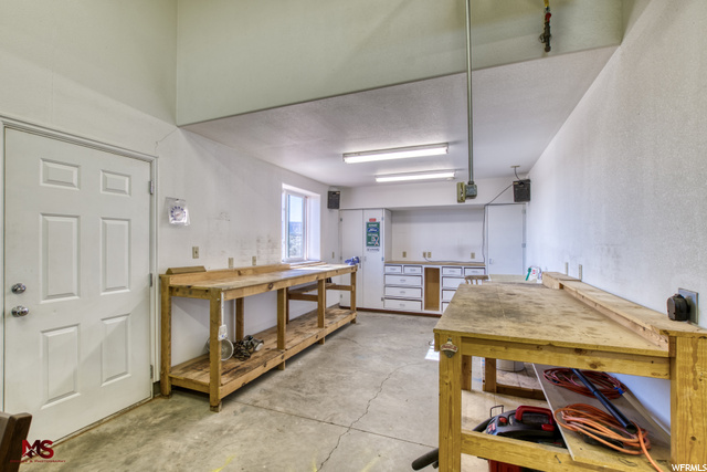 Garage/ Shop
