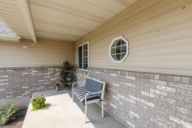 693 E 350 S, River Heights, UT 84321 — photo 2