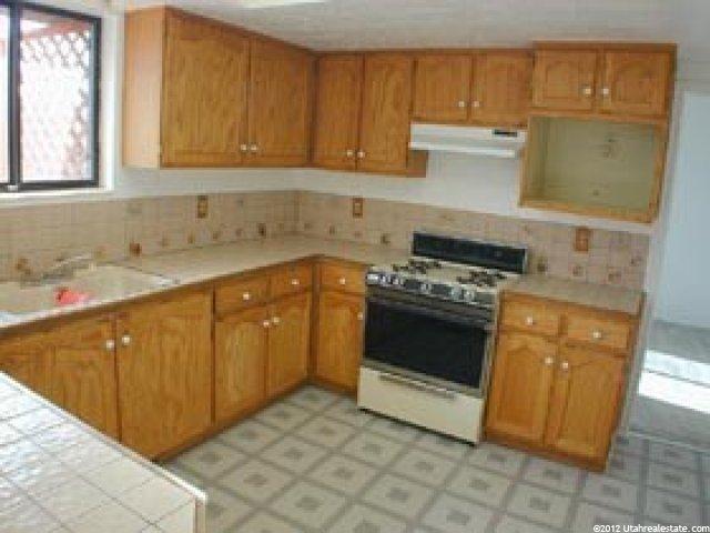 1262 Sandy Ridge Dr, Sandy, UT 84094 — photo 2