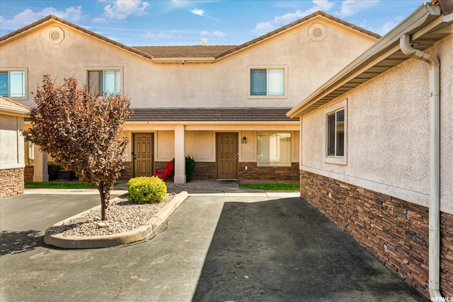 316 S 2450 E, St. George, UT 84790 — photo 2