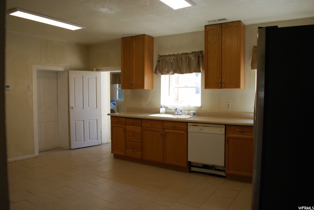 492 E 100 S, Nephi, UT 84648 — photo 9