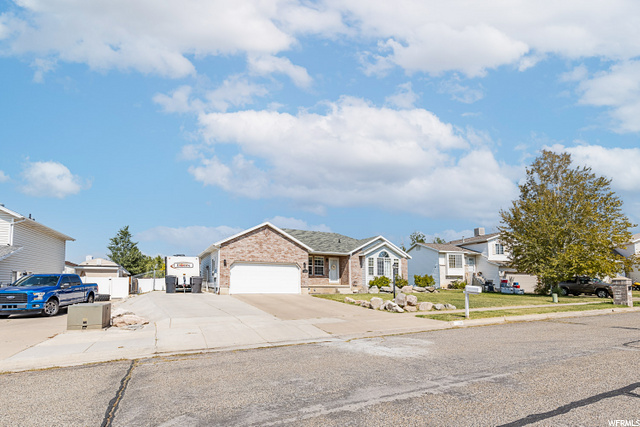 536 W 1025 N, Clinton, UT 84015 — photo 2