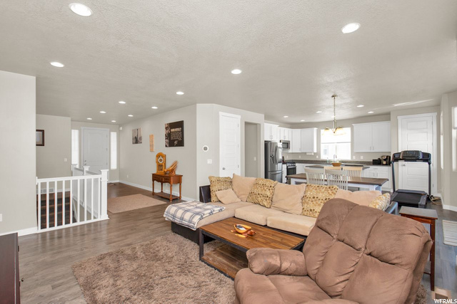 2463 N Saurus Crane Dr, Clinton, UT 84015 — photo 3