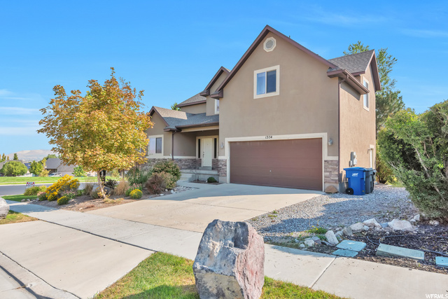 1354 S LEA CT Saratoga Springs, Utah Amazing Location! Beautiful Mountain & Lake Views! Highly Desirable Neighborhood With Three Parks. Home is situated across the street from 1 of those parks. Within Walking Distance Of Schools, Playgrounds, Park, Disc-Golf Course, Walking & Biking Trails.