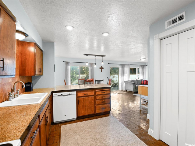662 N 100 E, Farmington, UT 84025 — photo 4