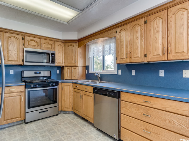 979 N 1100 W, Clinton, UT 84015 — photo 10