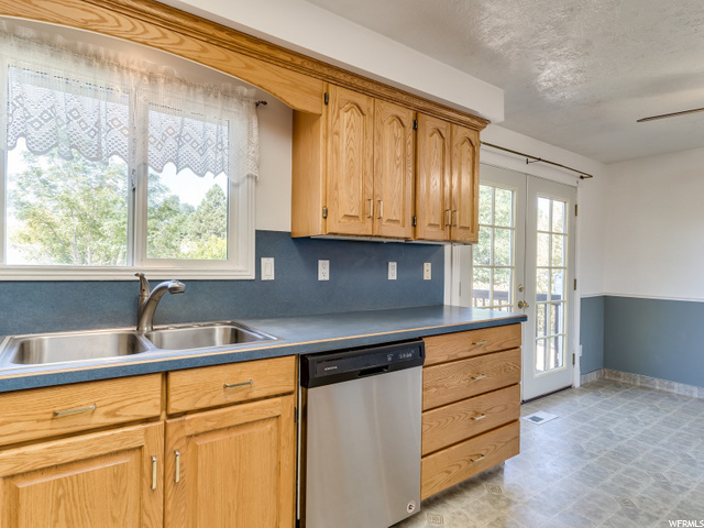 979 N 1100 W, Clinton, UT 84015 — photo 11