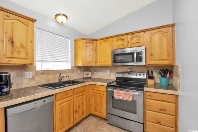 2156 N 2090 W, Clinton, UT 84015 — photo 12