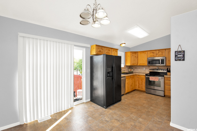2156 N 2090 W, Clinton, UT 84015 — photo 10